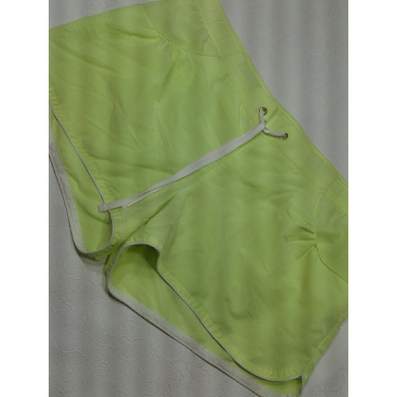 Old Navy Active shorts size M - Picture 3 of 10